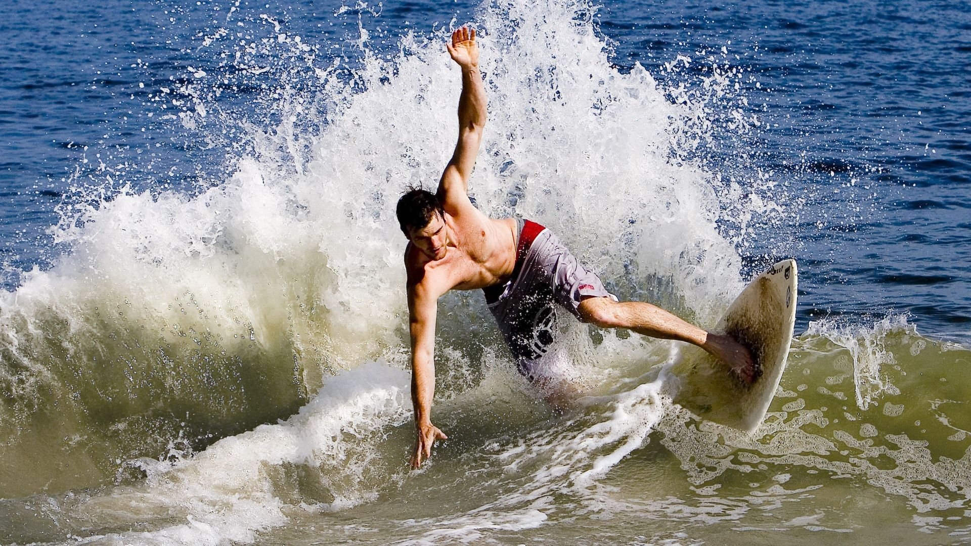 步行者力克快船，总决赛中哈利伯顿砍下47分，快船33分大胜步行者